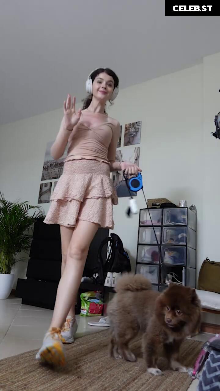 Chloe Lockley Image 4364236