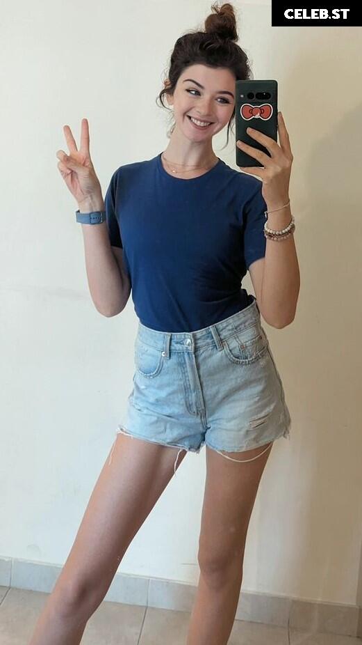 Chloe Lockley Image 4362490