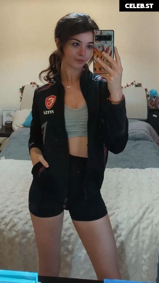 Chloe Lockley Image 4362946