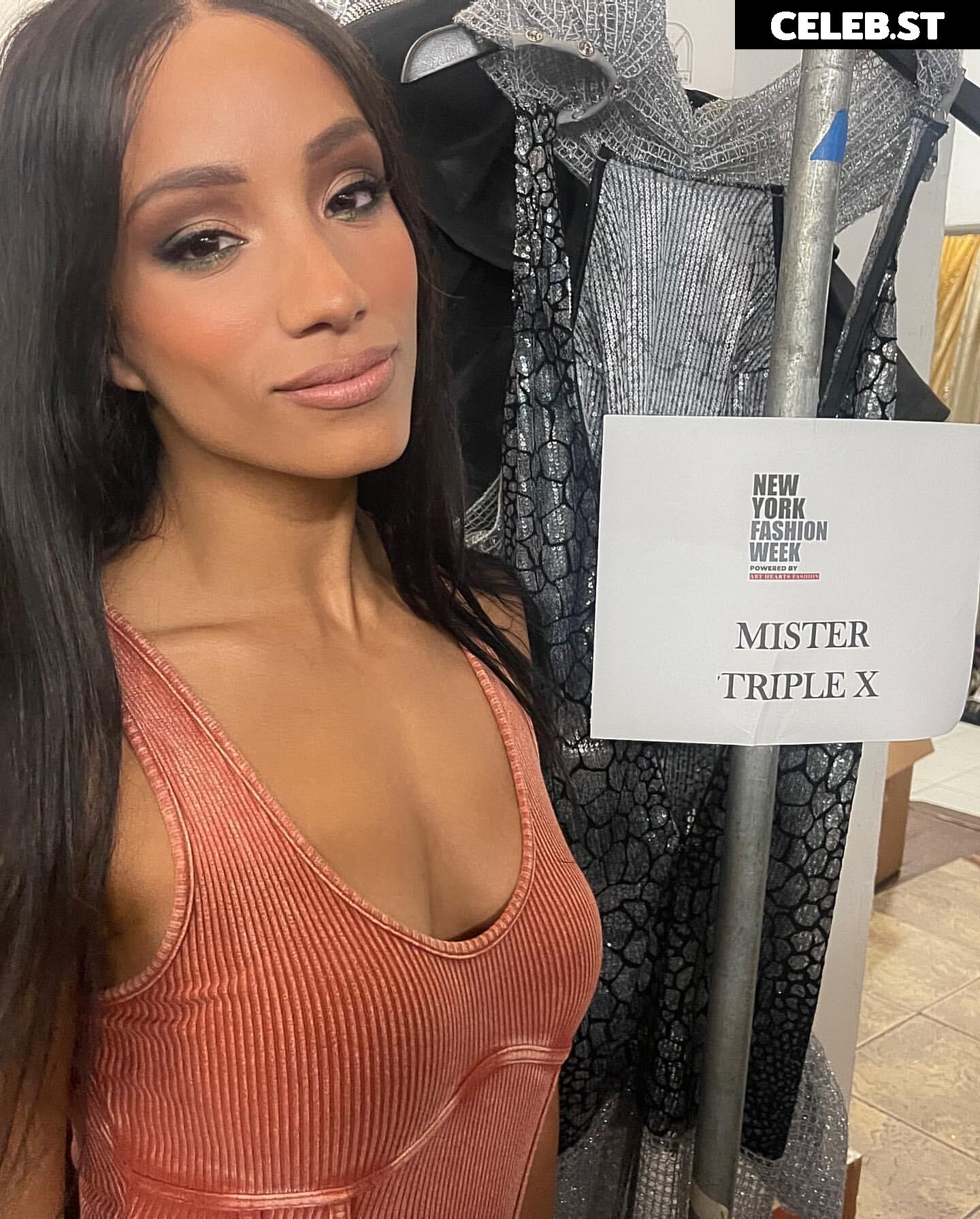 WWE Sasha Banks | Mercedes Moné Image 4369100