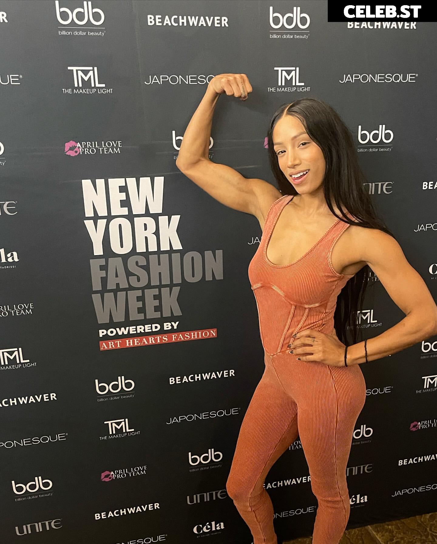 WWE Sasha Banks | Mercedes Moné Image 4369078