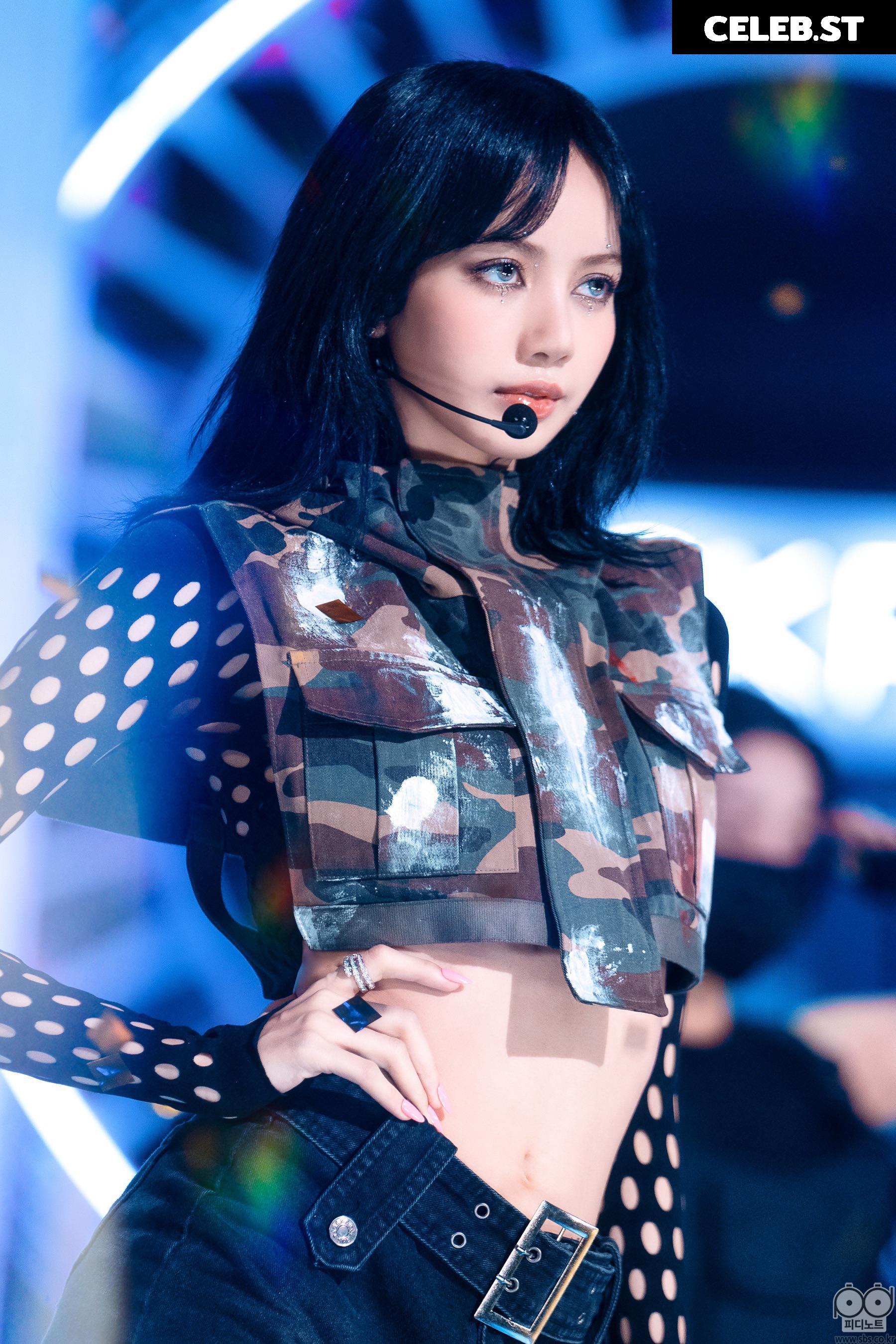 Lisa | BLΛƆKPIИK (Blackpink) Image 4368560