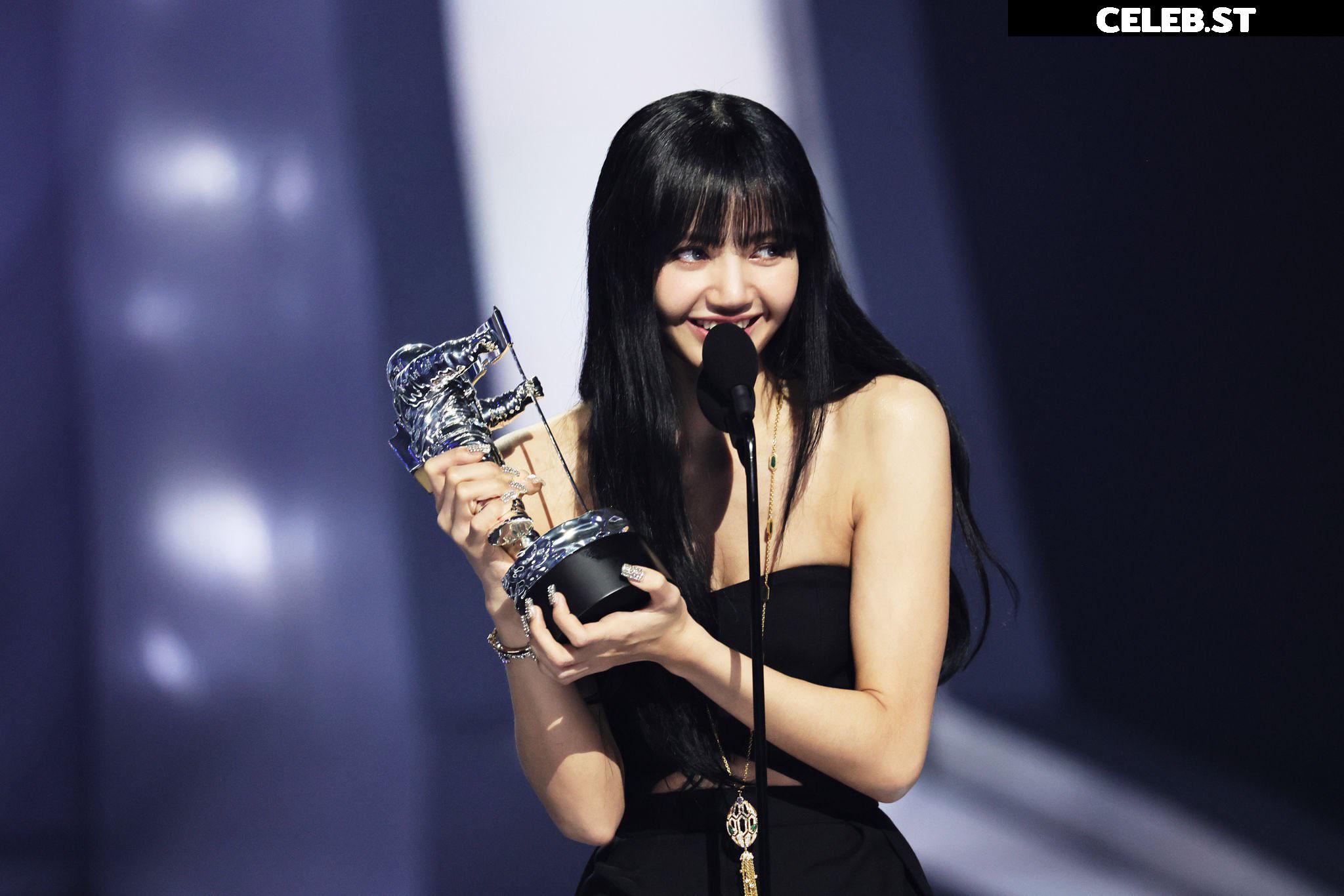 Lisa | BLΛƆKPIИK (Blackpink) Image 4368507