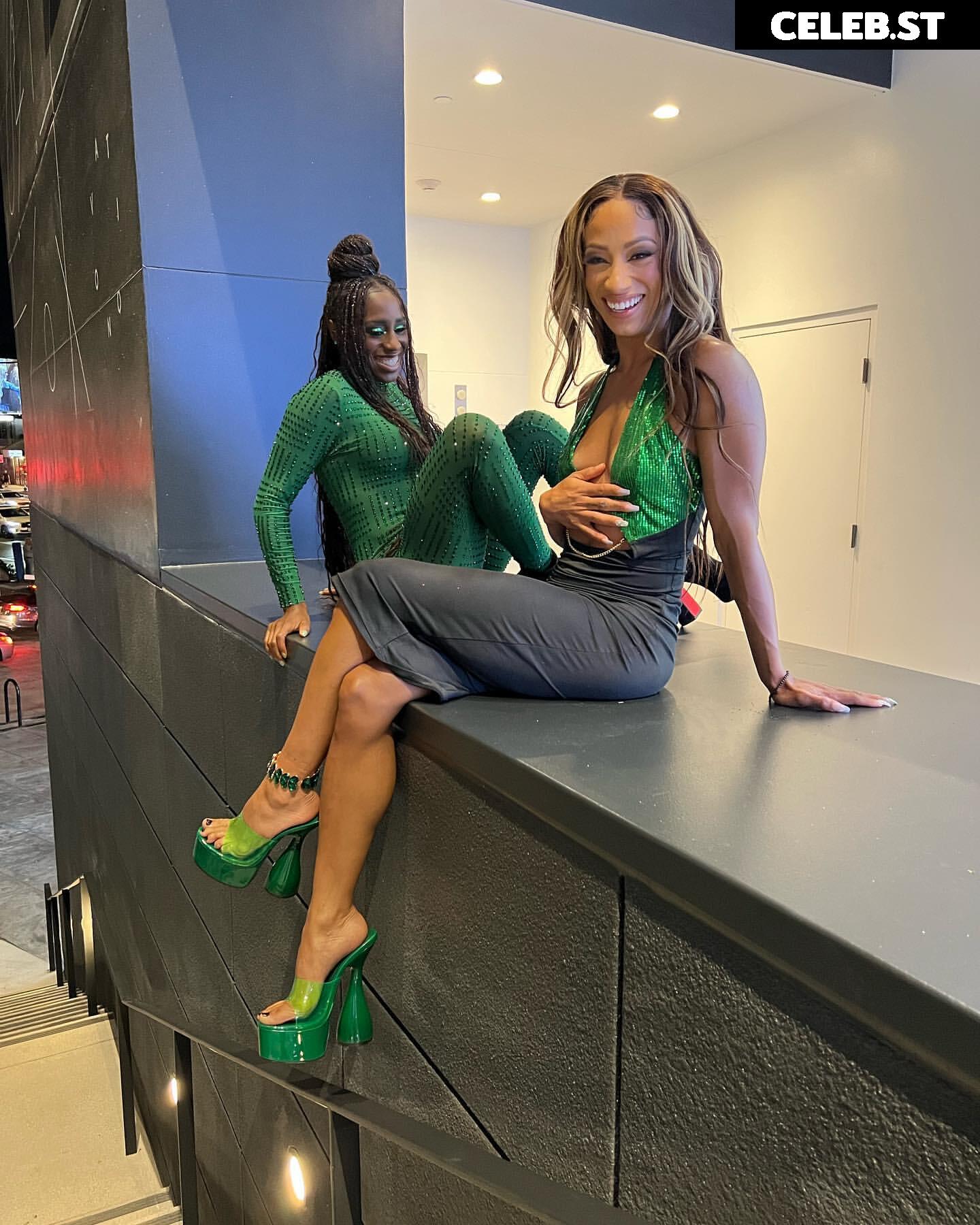 WWE Sasha Banks | Mercedes Moné Image 4368027