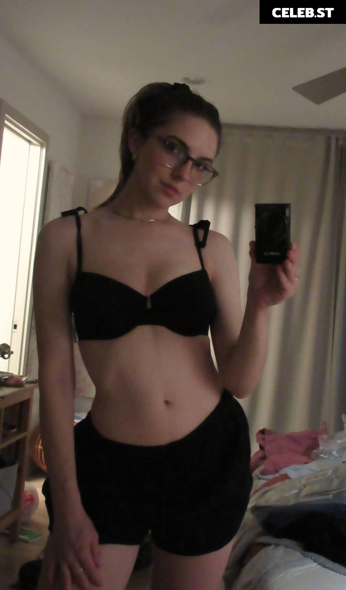 Taalia Vess Image 4351320