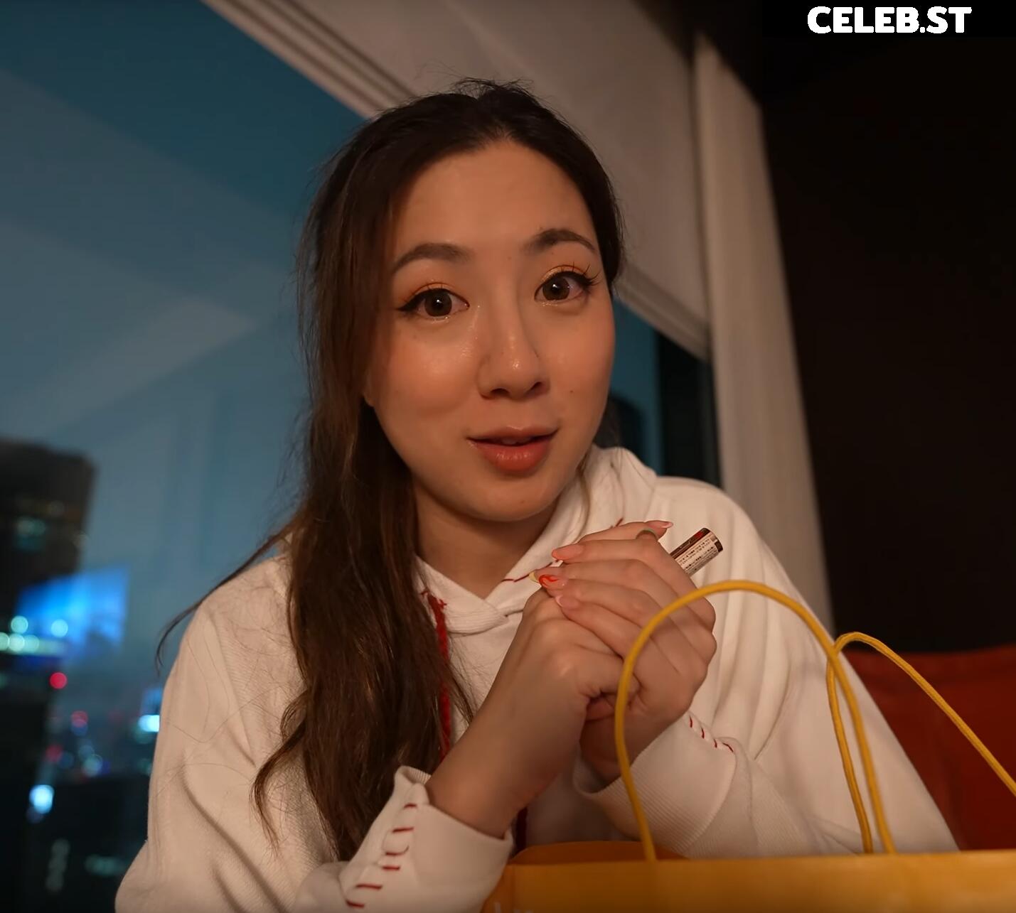 Fuslie (Leslie) Image 4339621