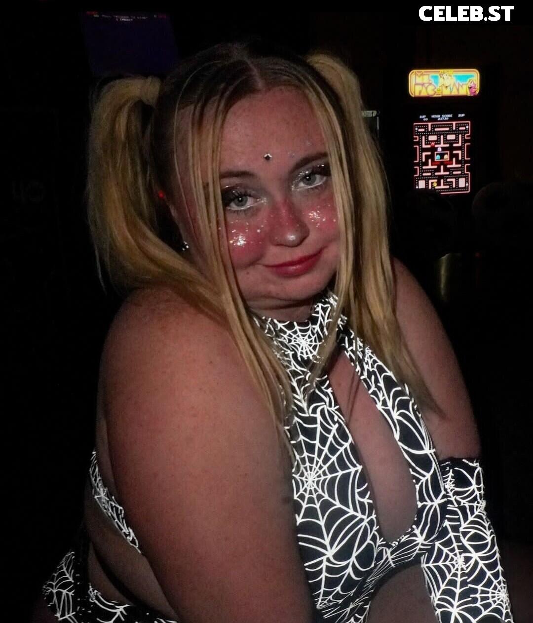 Niki Peacock Image 4830645