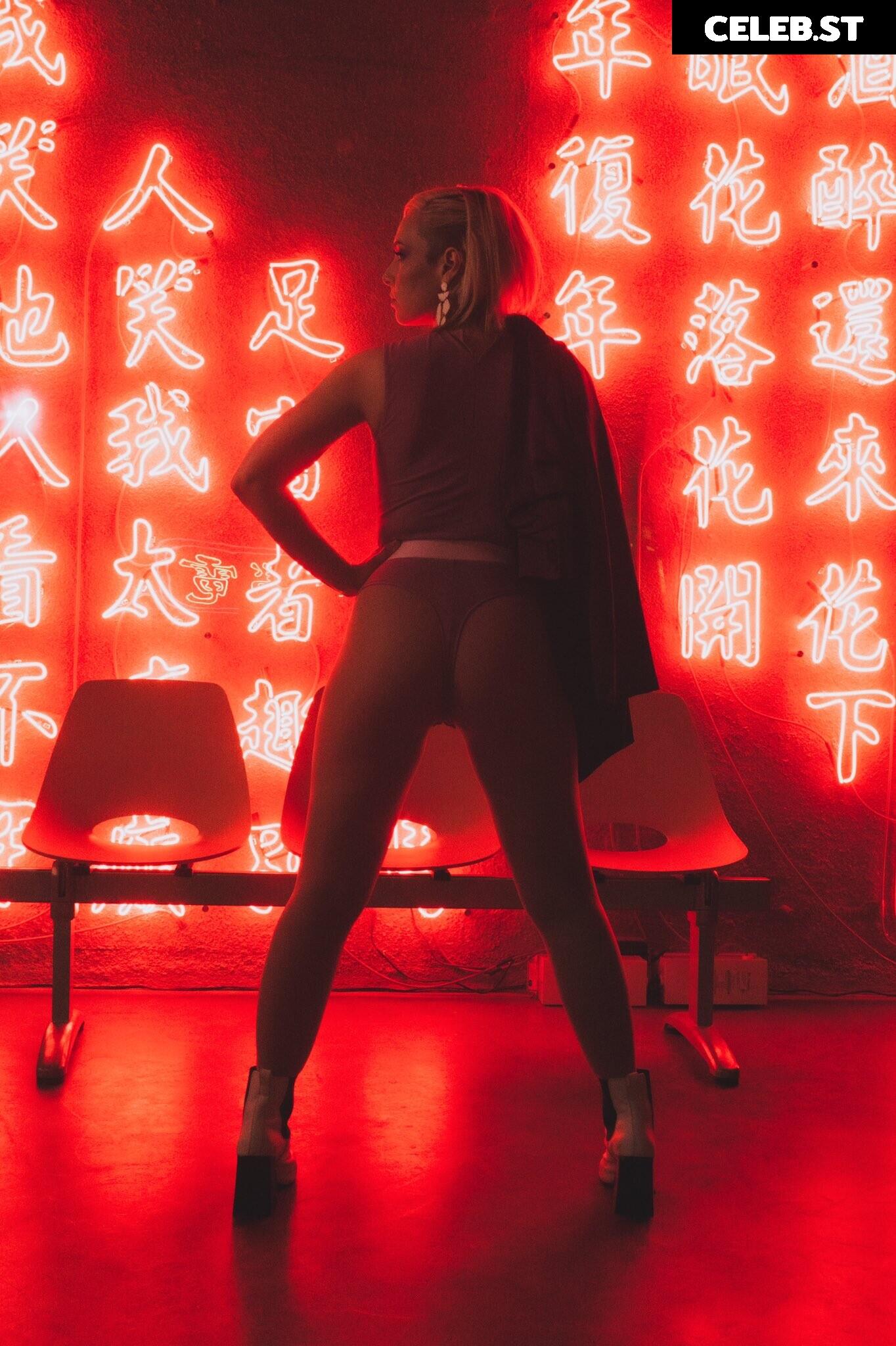Movie/Series Talk Babes Image 4827529