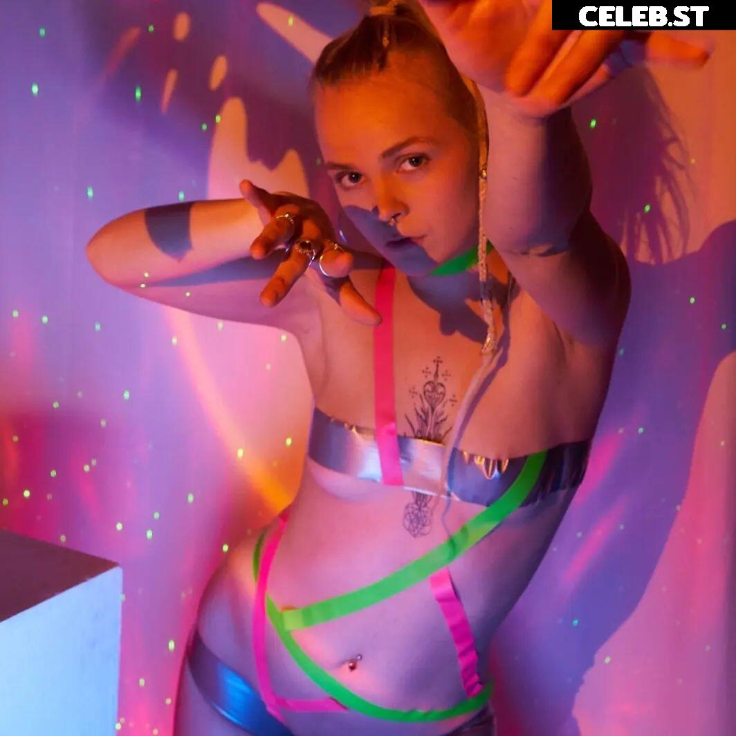 blondeluna Image 482172