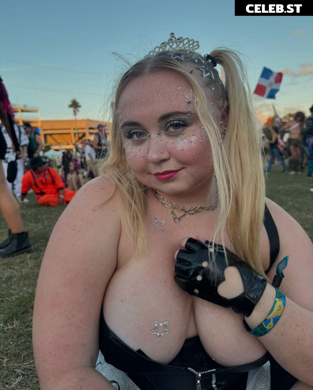 Niki Peacock Image 4829509