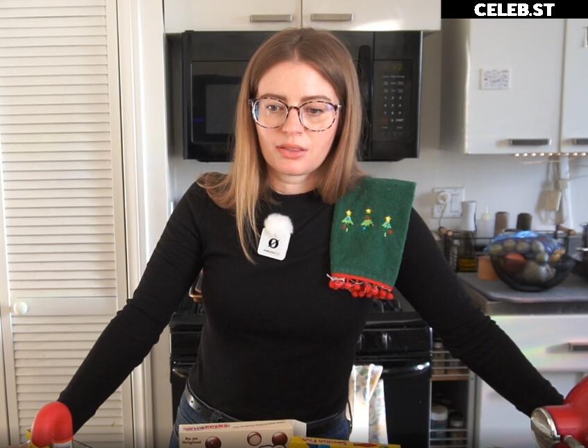 Elyse Willems Image 4829107