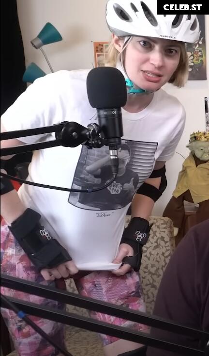 Elyse Willems Image 4815779