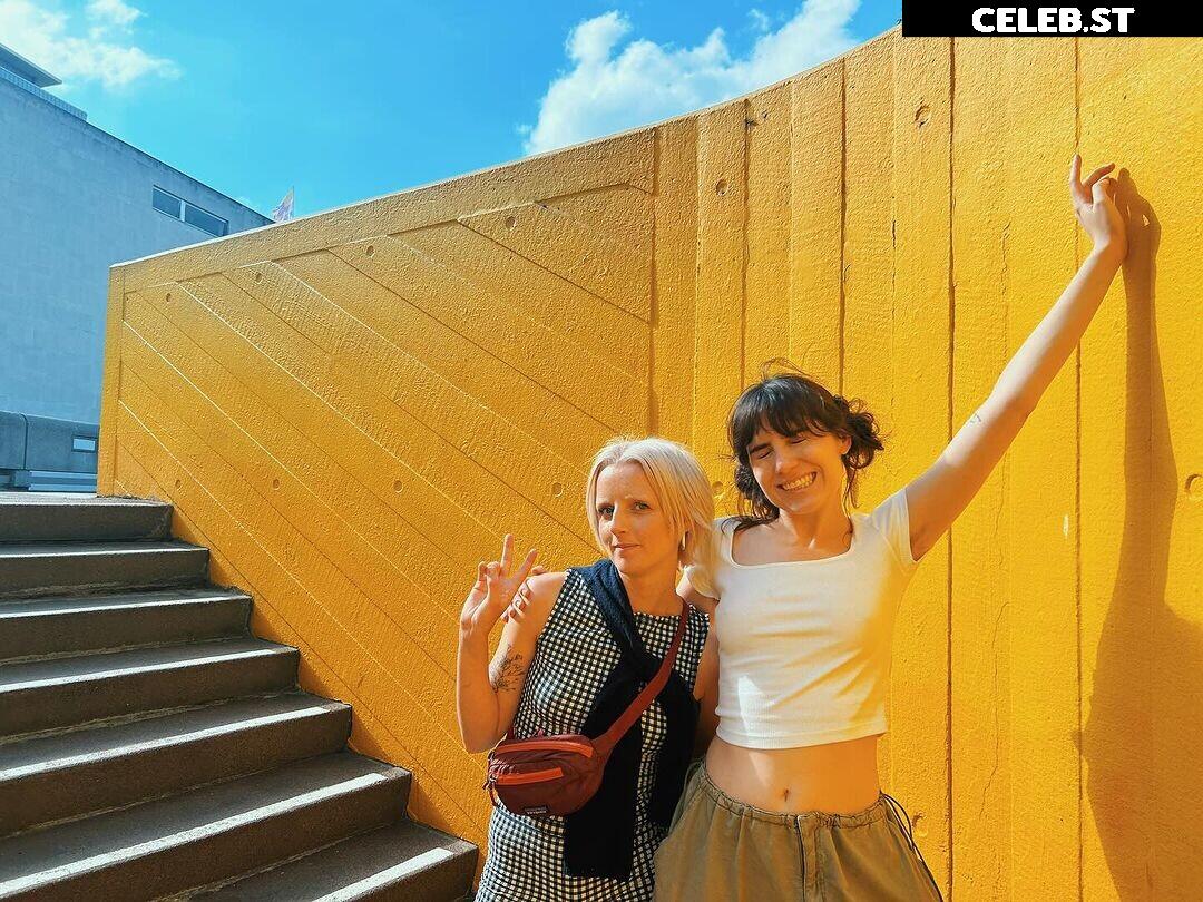 Dodie Clark doddleoddle Image 4811498