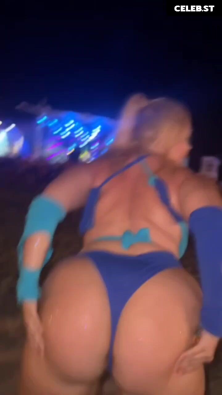 Niki Peacock Image 4812063