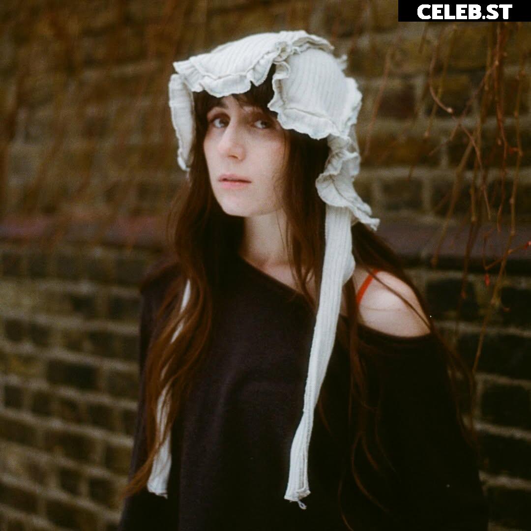 Dodie Clark doddleoddle Image 4813923