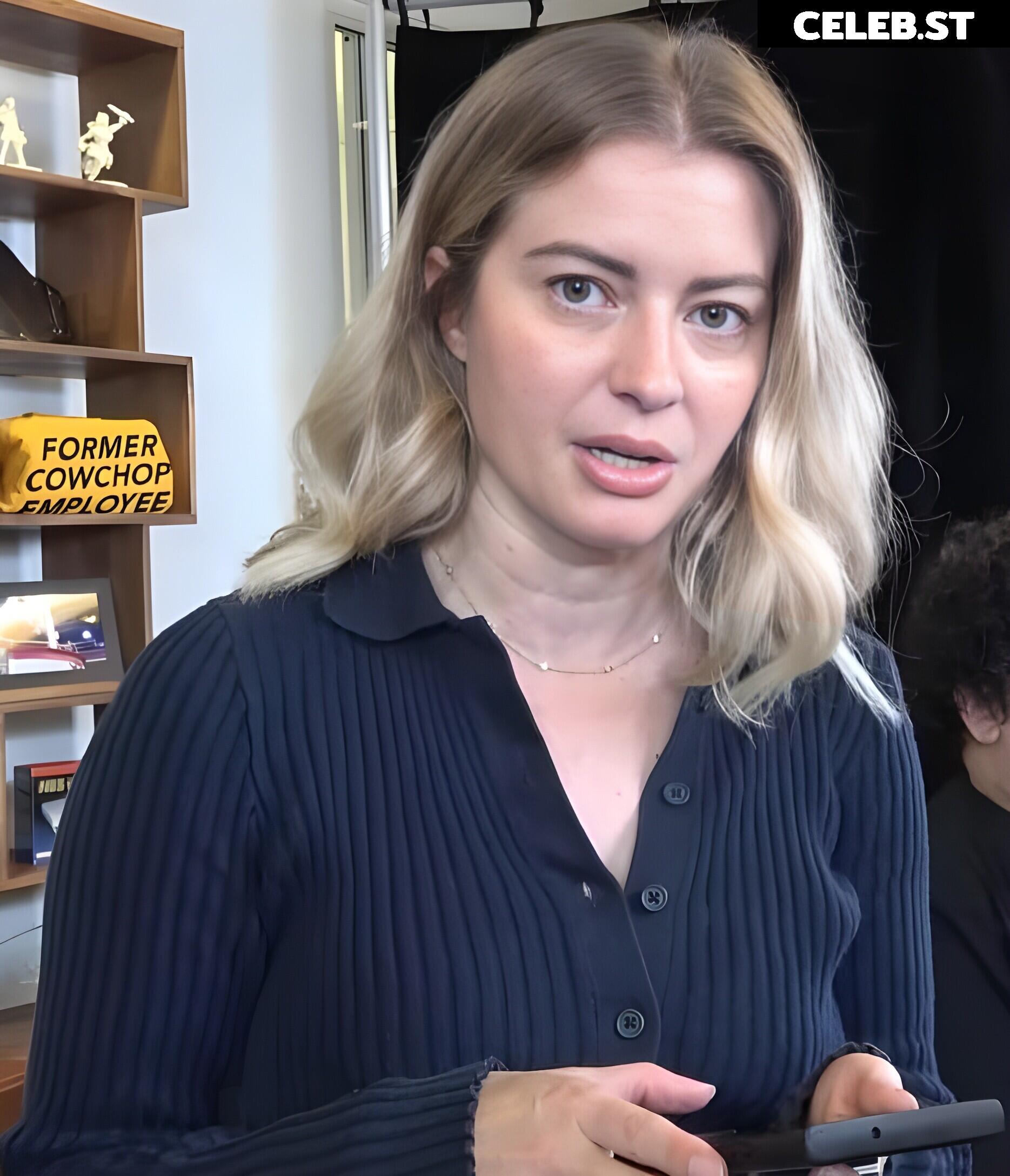 Elyse Willems Image 4819321