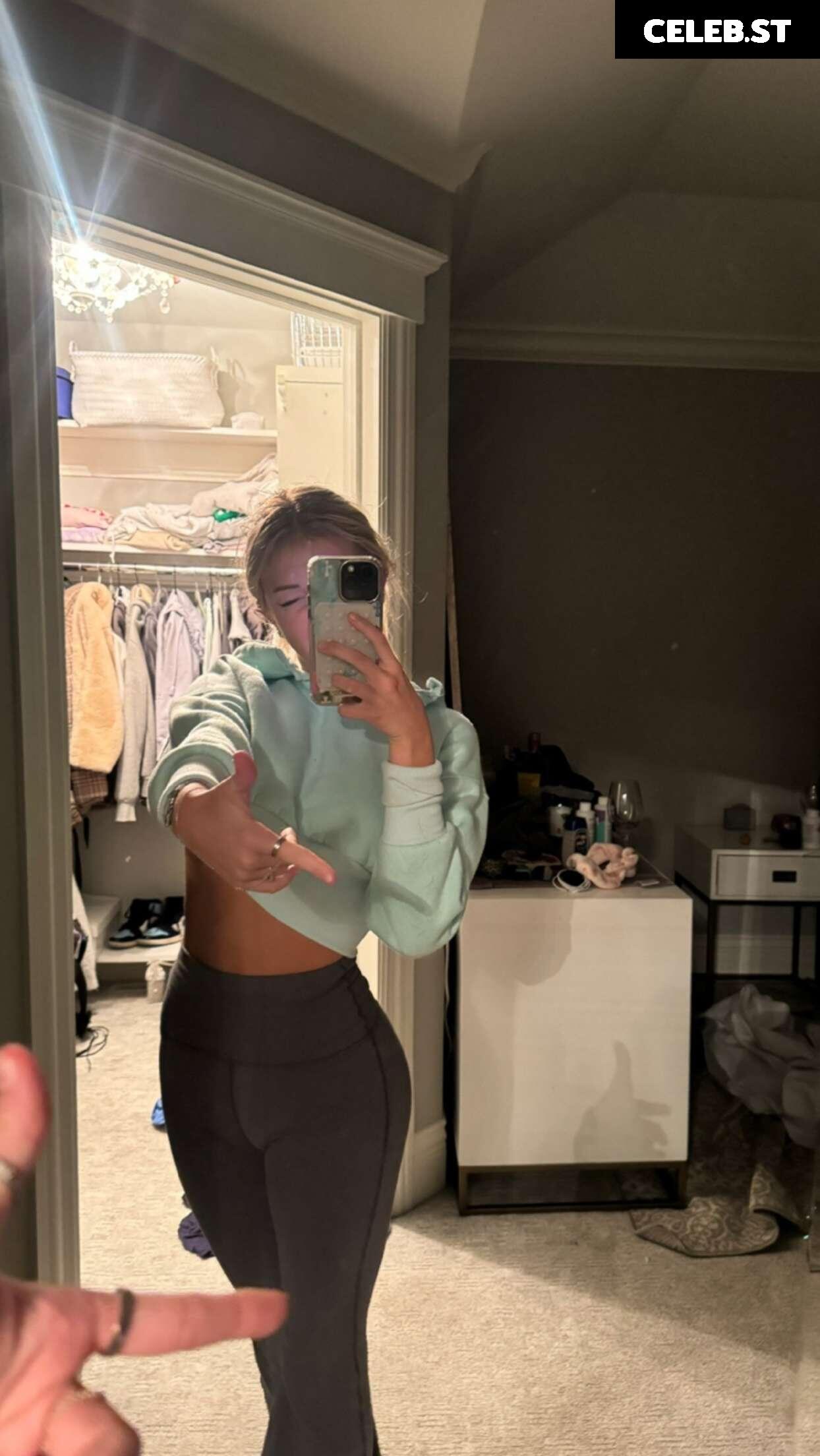 Breckie Hill / @breckiehill Image 4807729