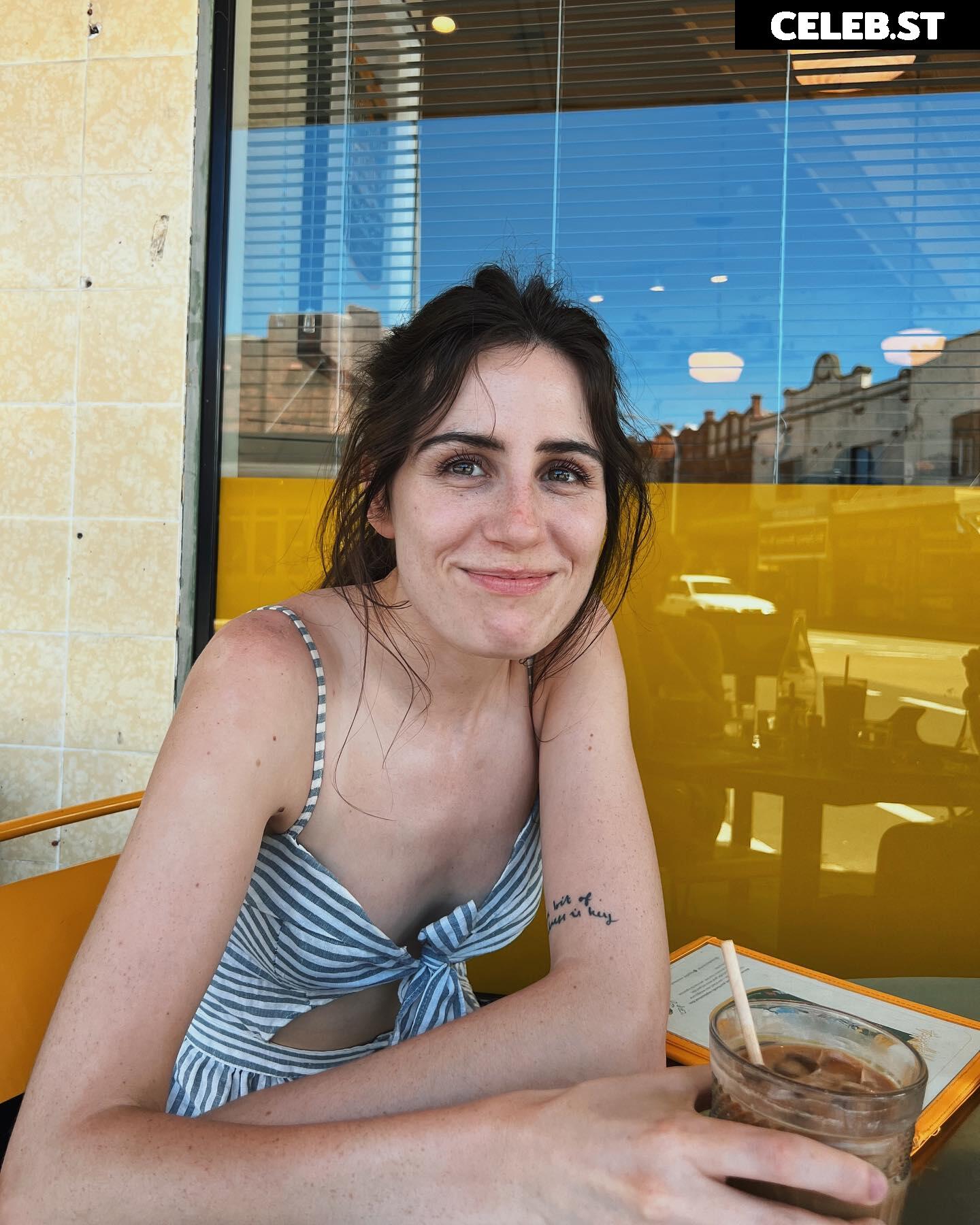 Dodie Clark doddleoddle Image 4807922