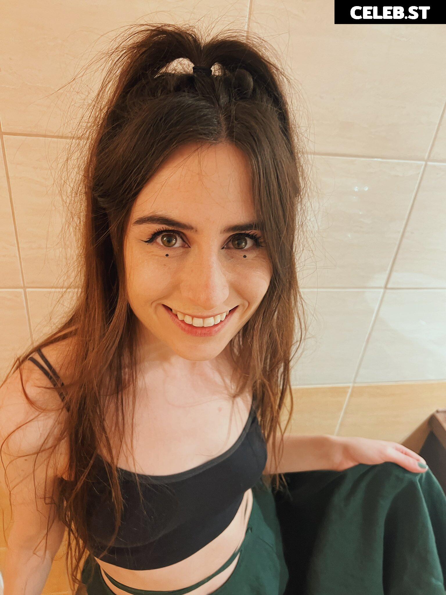 Dodie Clark doddleoddle Image 4800200