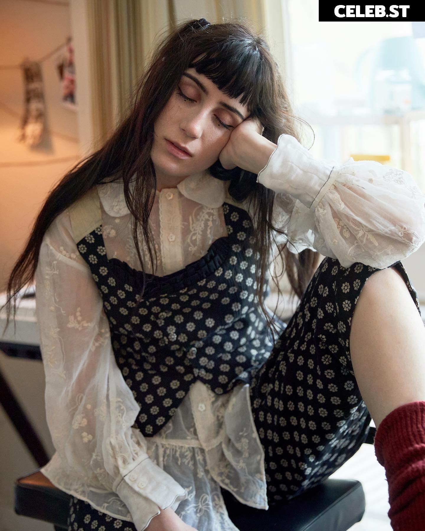 Dodie Clark doddleoddle Image 4809066