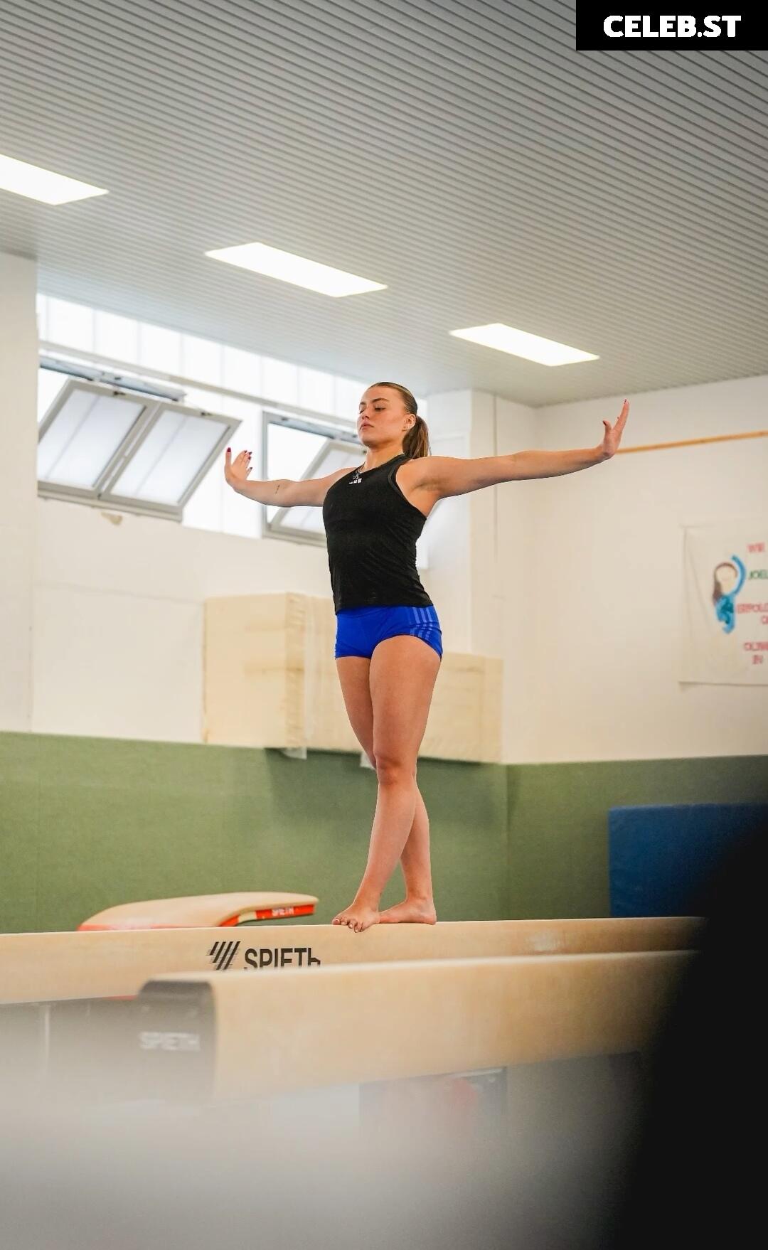 Emma Malewski Image 4943085