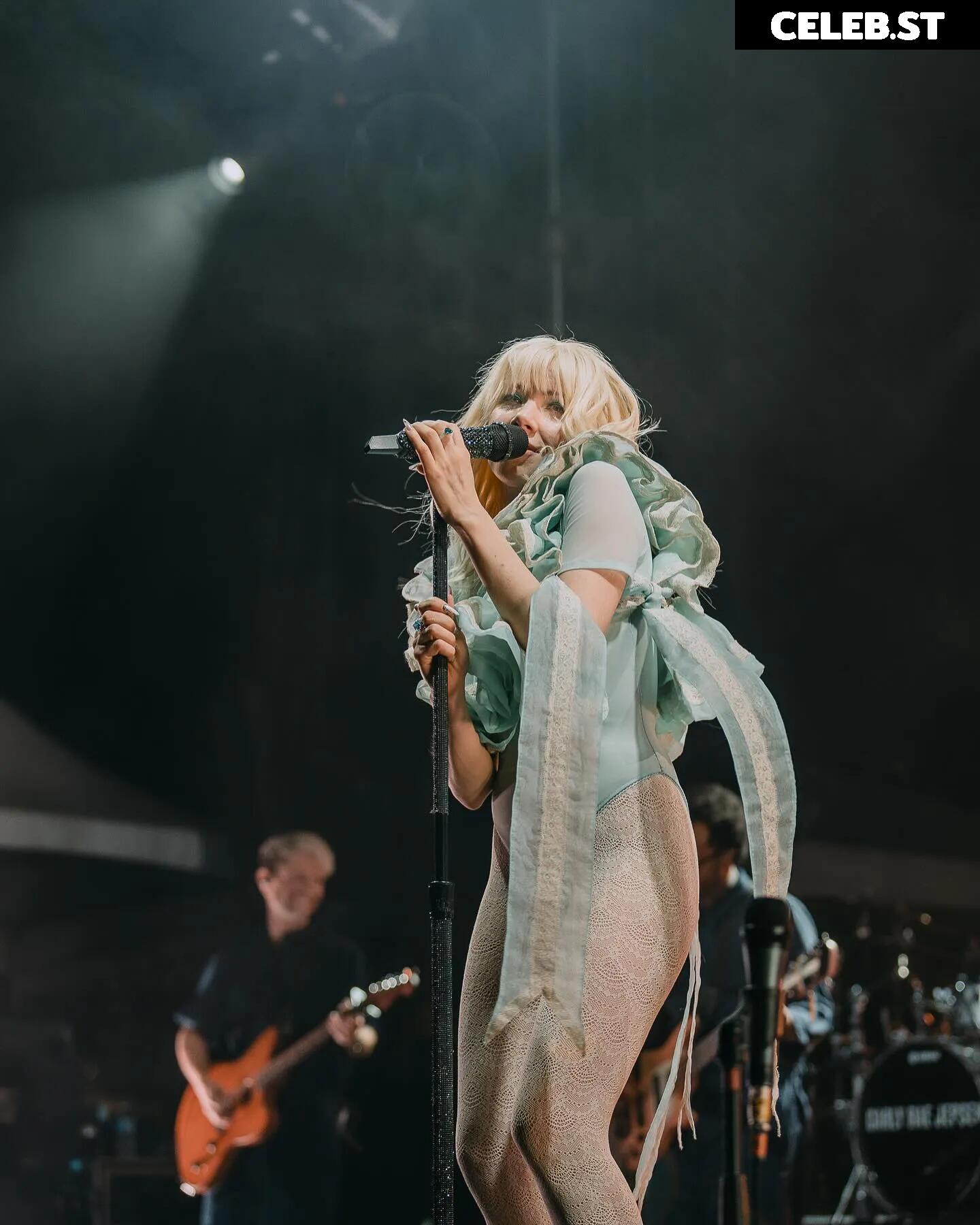 Carly Rae Jepsen Image 4911903