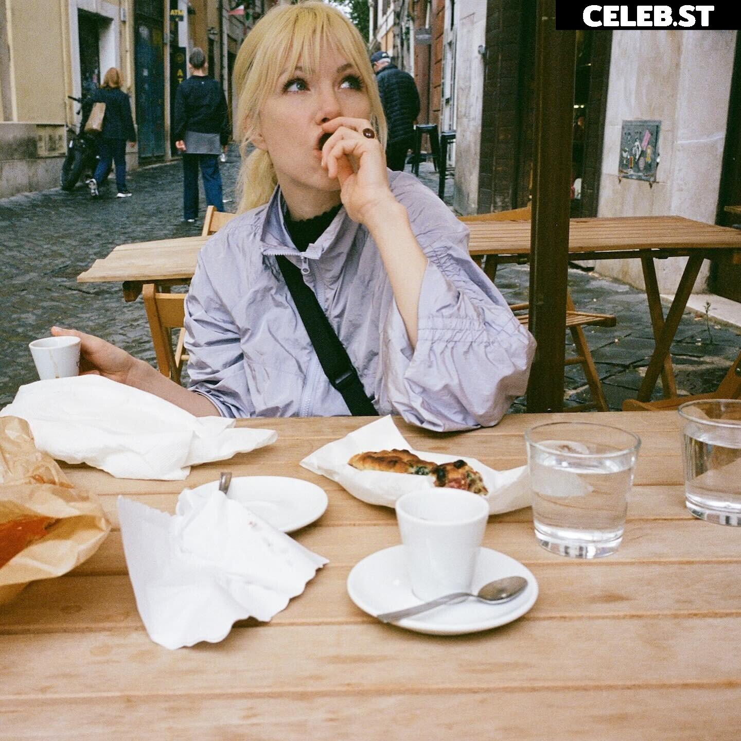 Carly Rae Jepsen Image 4912843