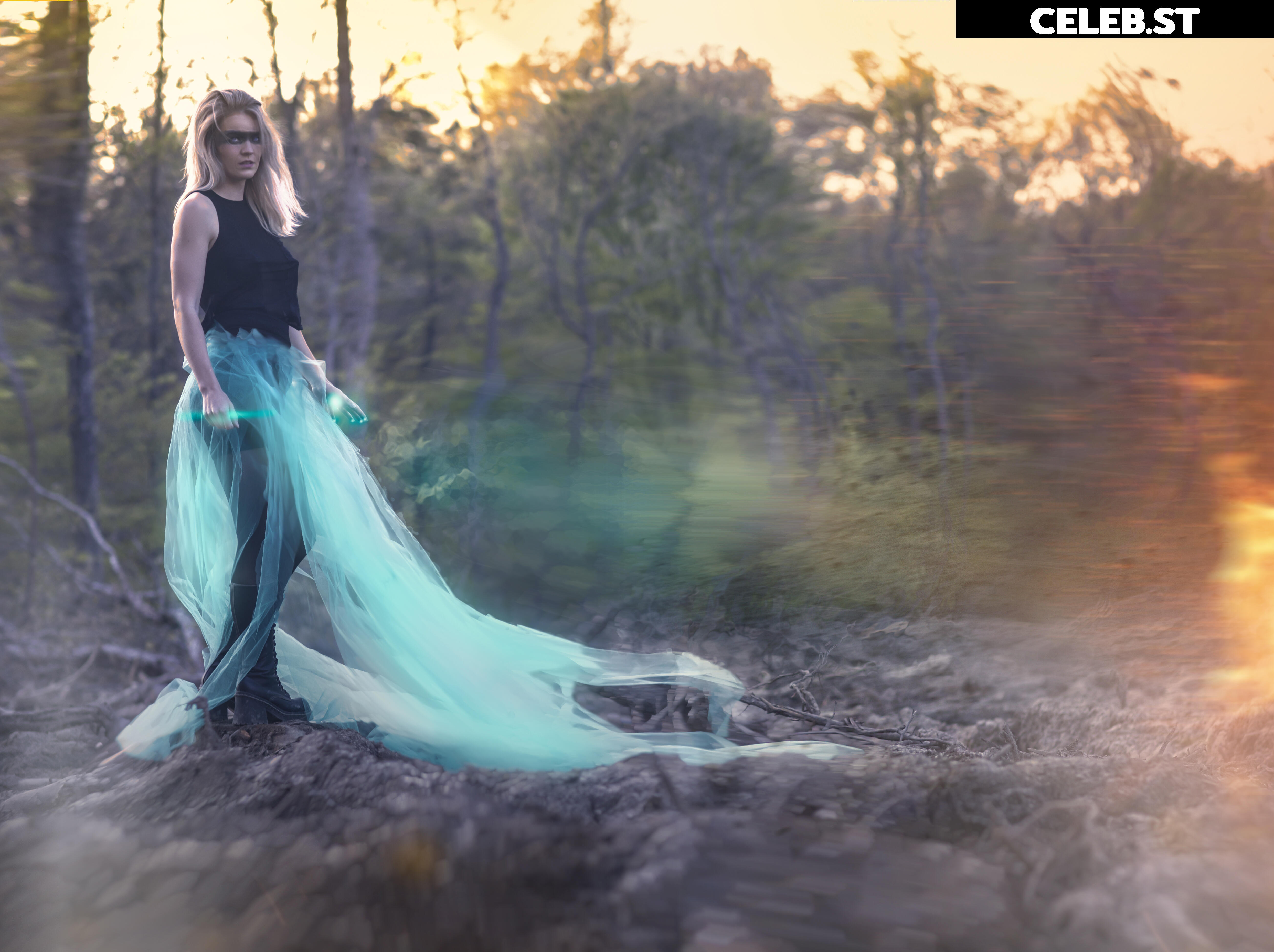 Stephanie Worth Image 490559