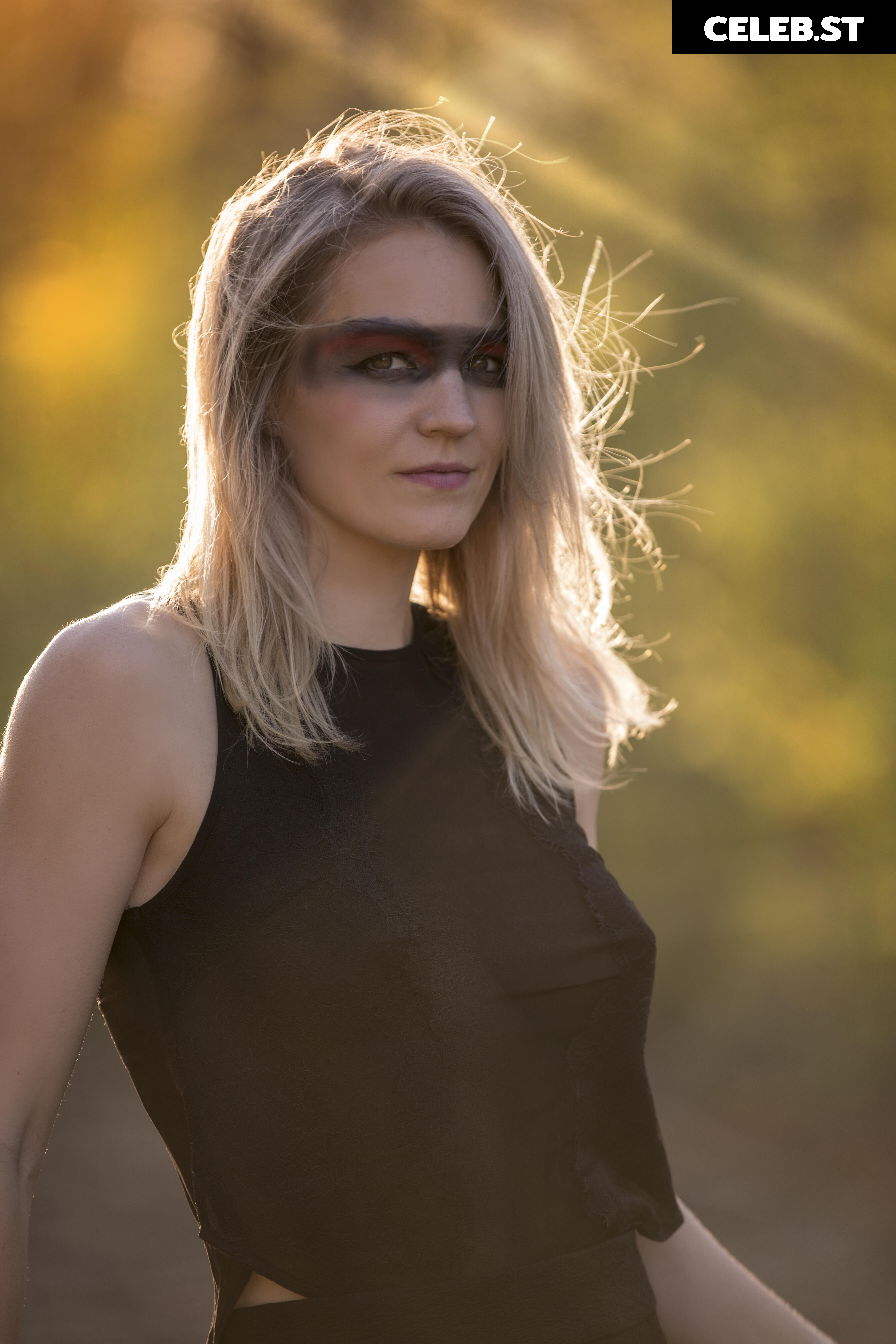 Stephanie Worth Image 490615