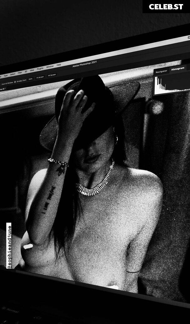 Julia Sophie Image 490028