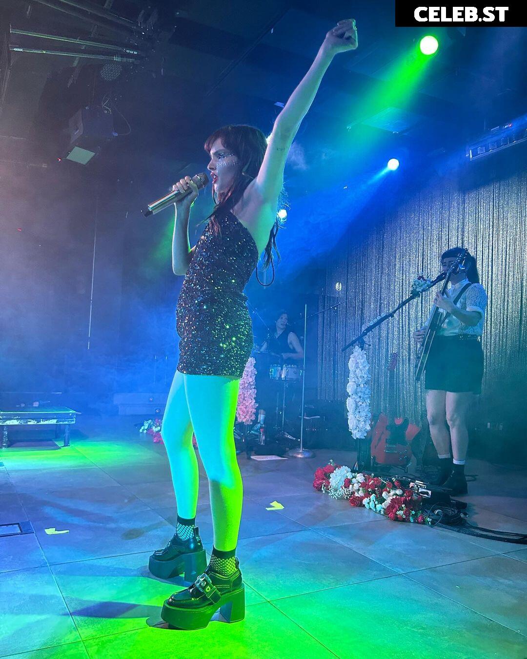Lauren Mayberry (Singer) Image 4496520