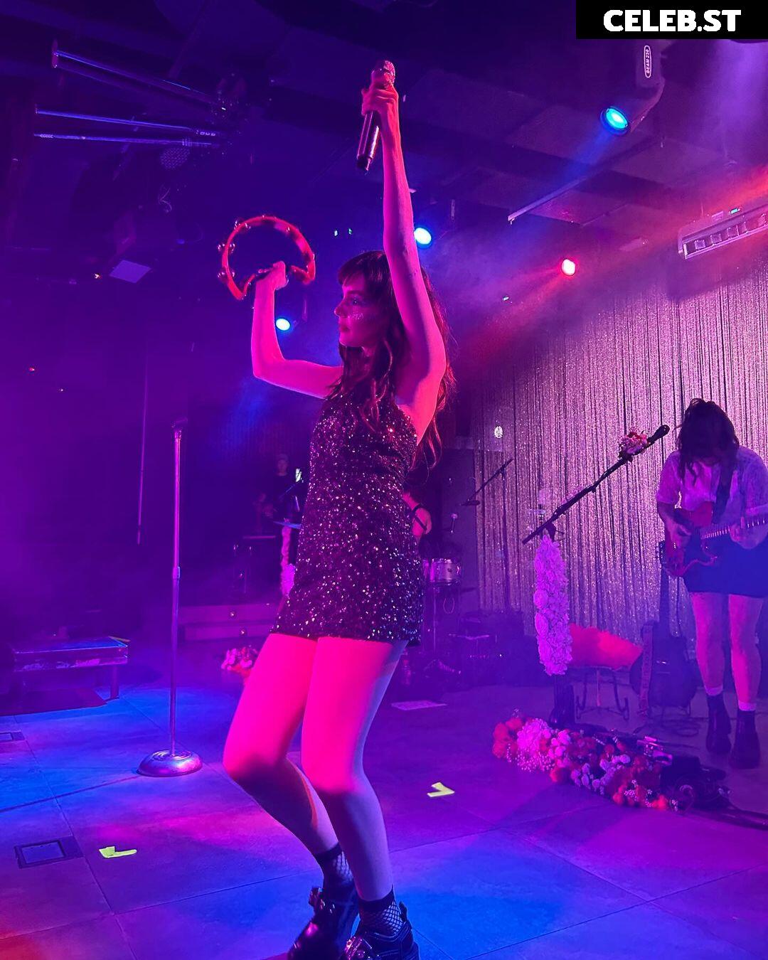Lauren Mayberry (Singer) Image 4496619