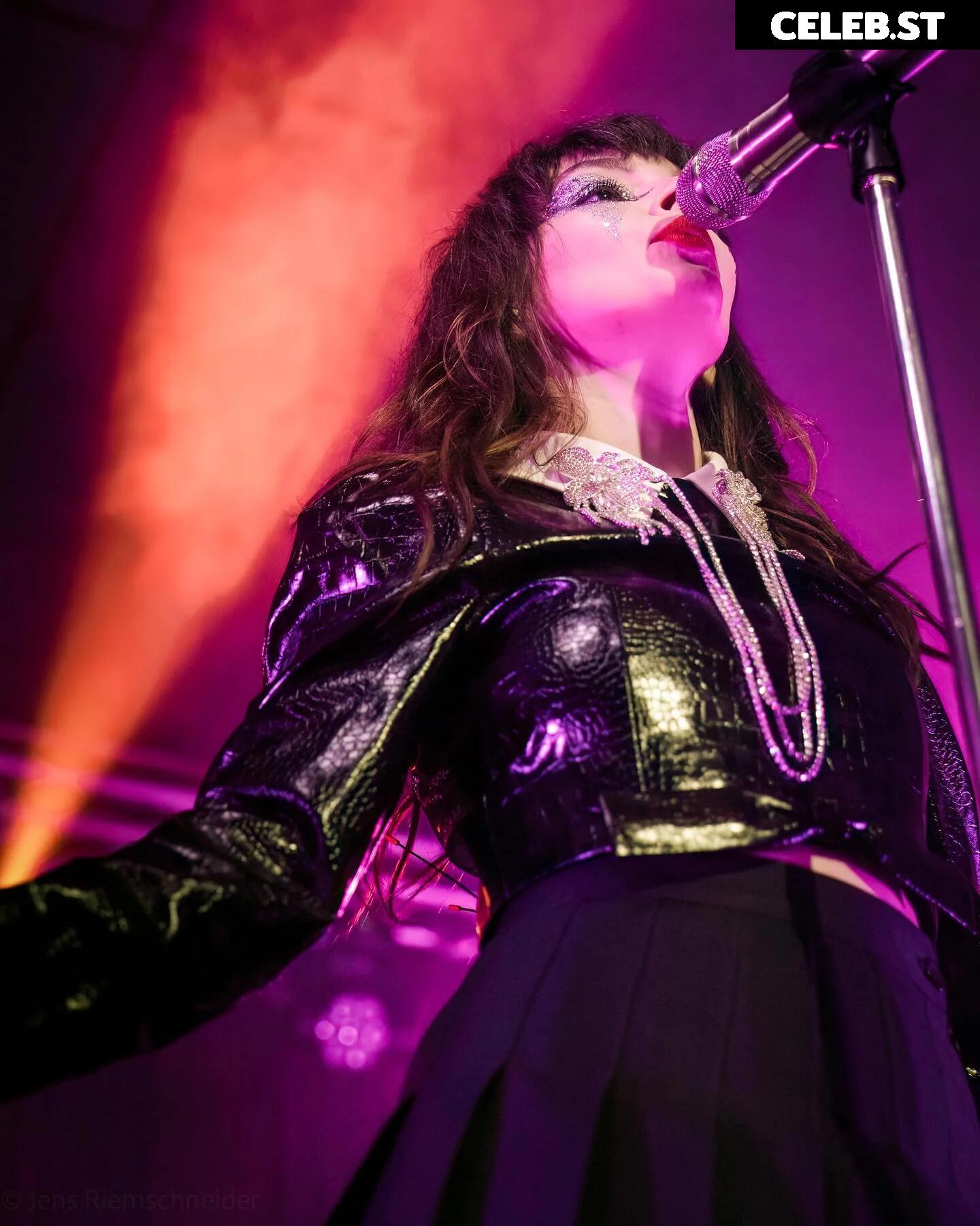 Lauren Mayberry (Singer) Image 4496150