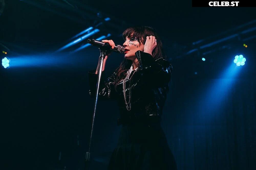 Lauren Mayberry (Singer) Image 4496295