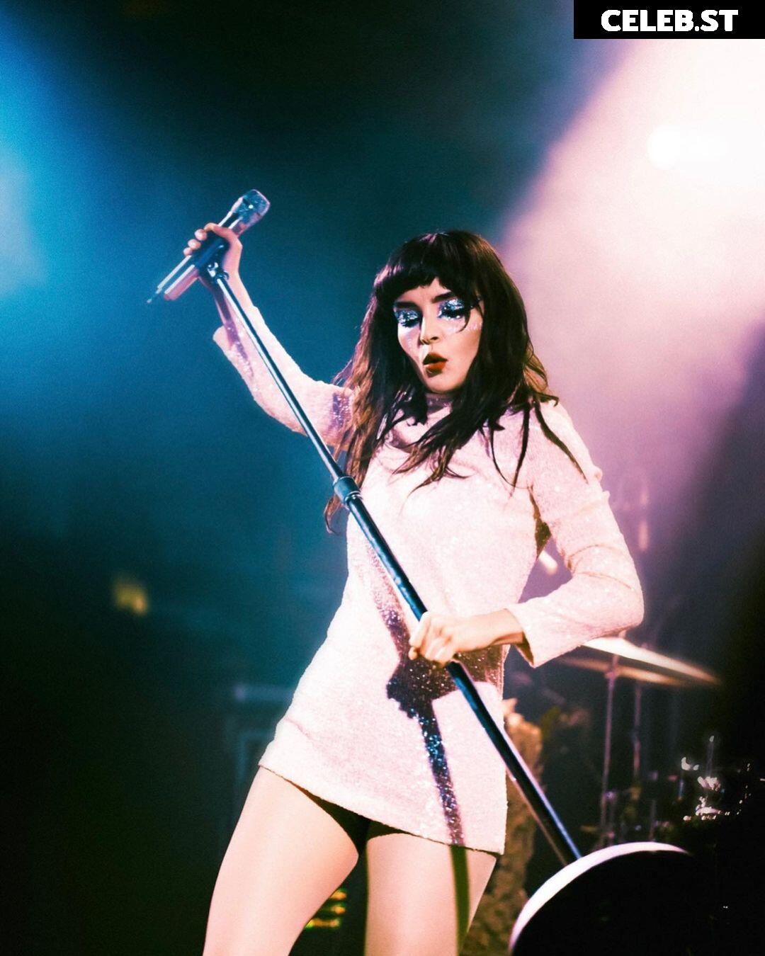 Lauren Mayberry (Singer) Image 4497057