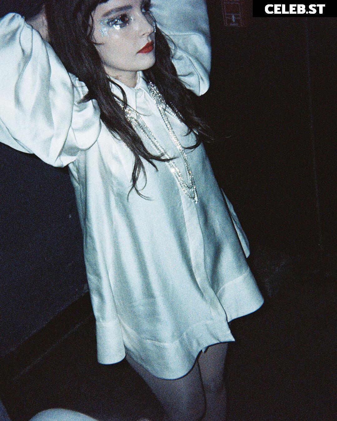 Lauren Mayberry (Singer) Image 4497398