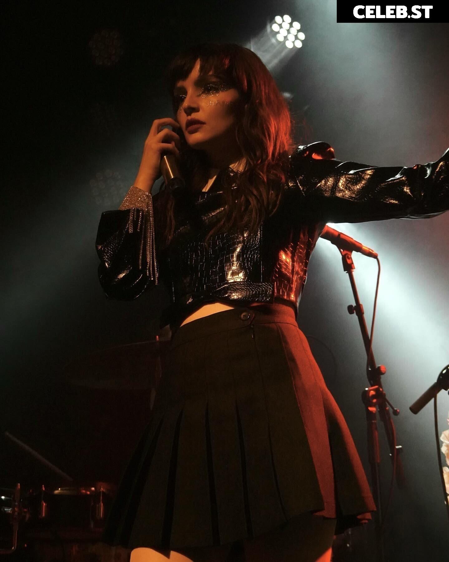 Lauren Mayberry (Singer) Image 4494044