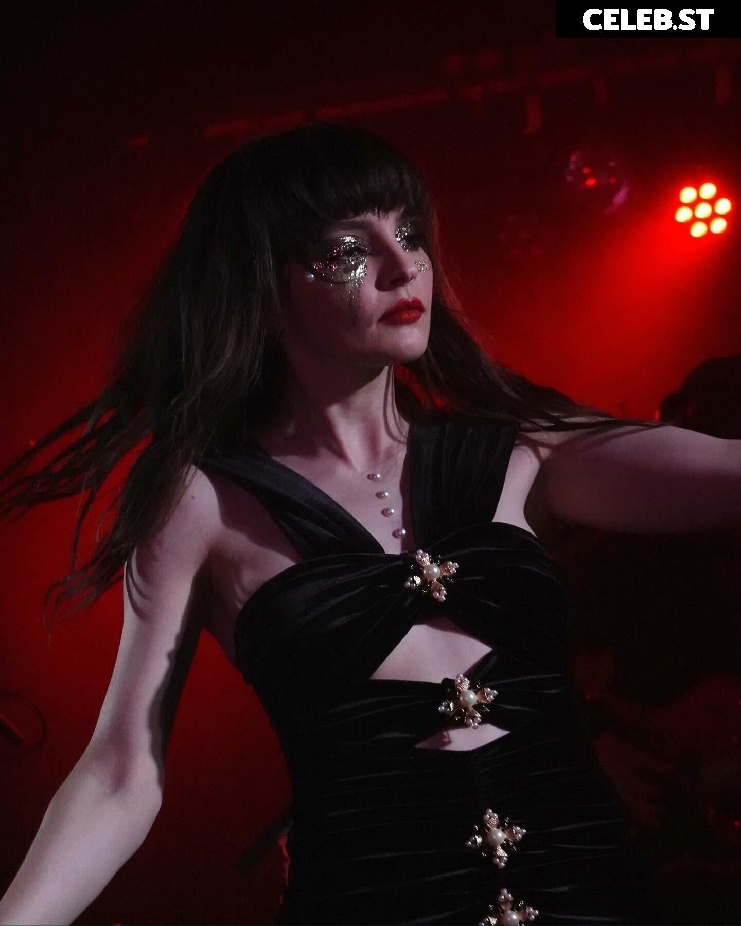 Lauren Mayberry (Singer) Image 4491436