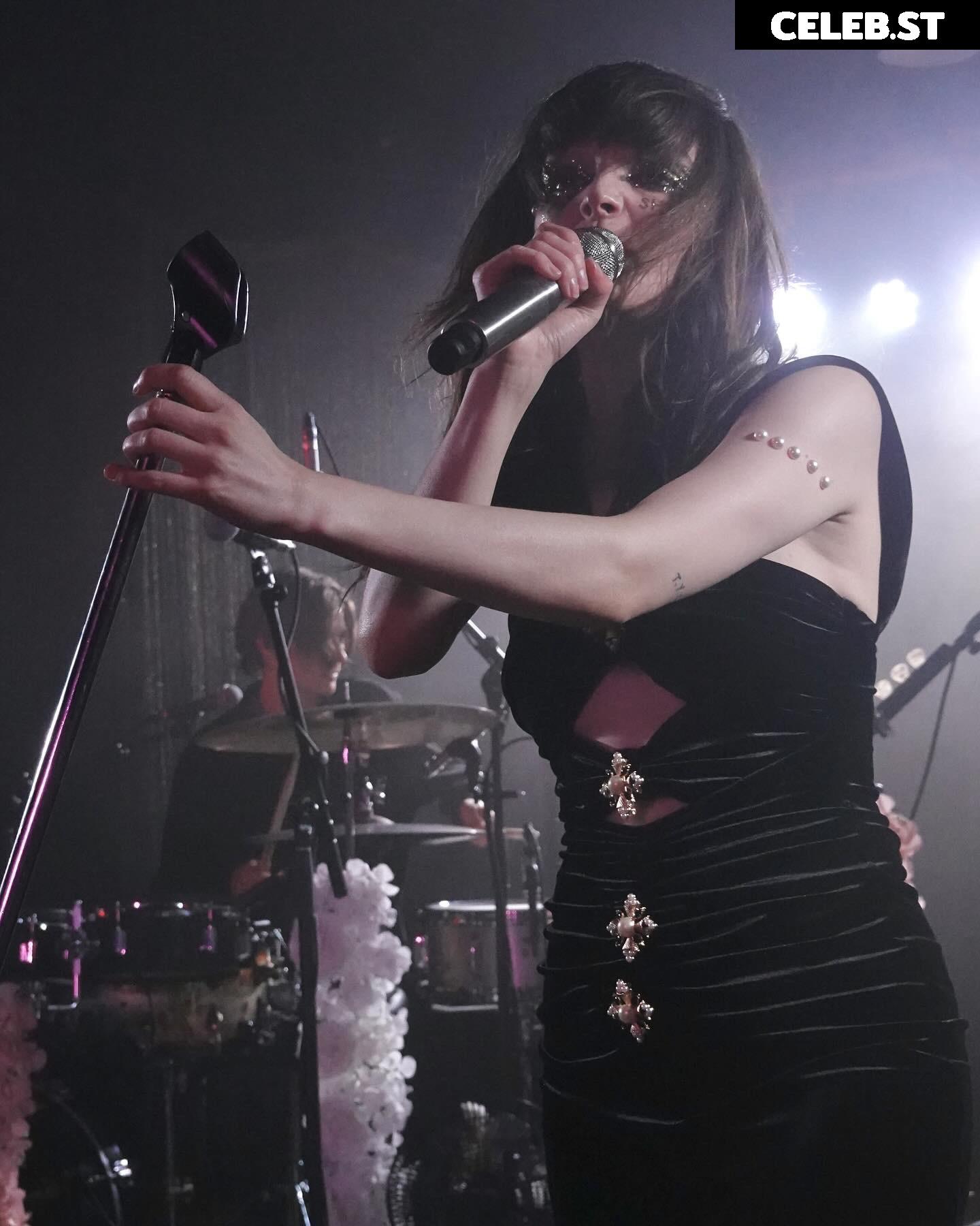 Lauren Mayberry (Singer) Image 4491636