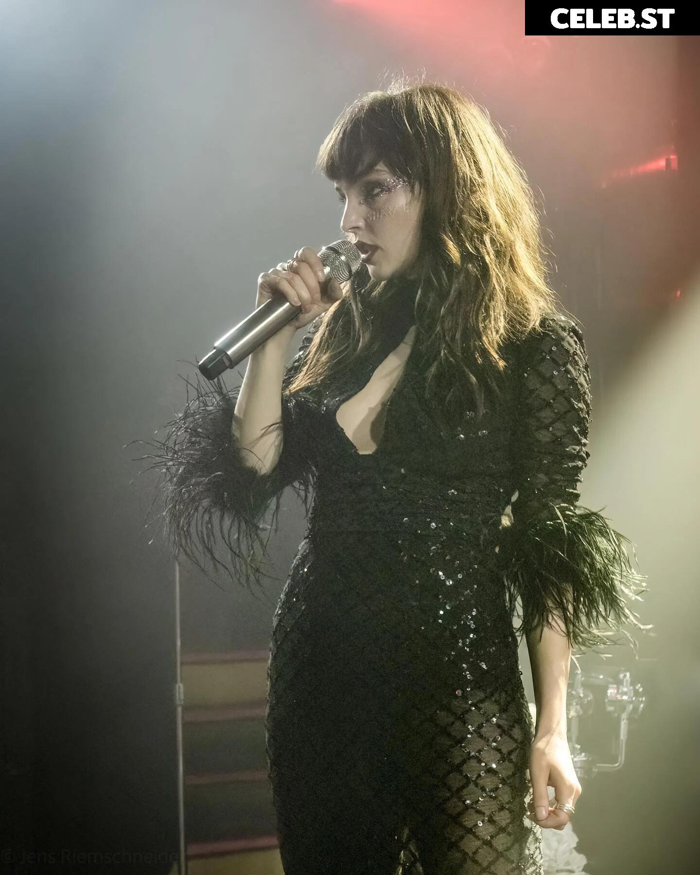 Lauren Mayberry (Singer) Image 4491061