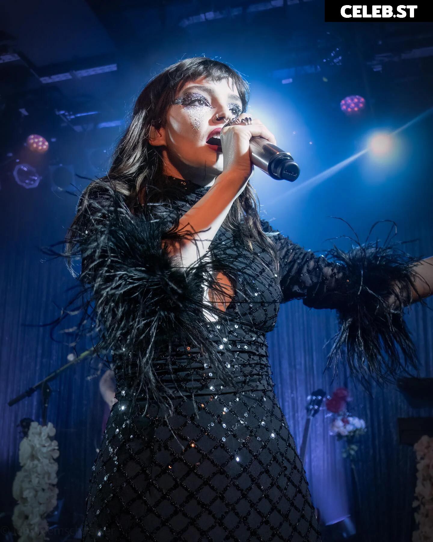 Lauren Mayberry (Singer) Image 4491212