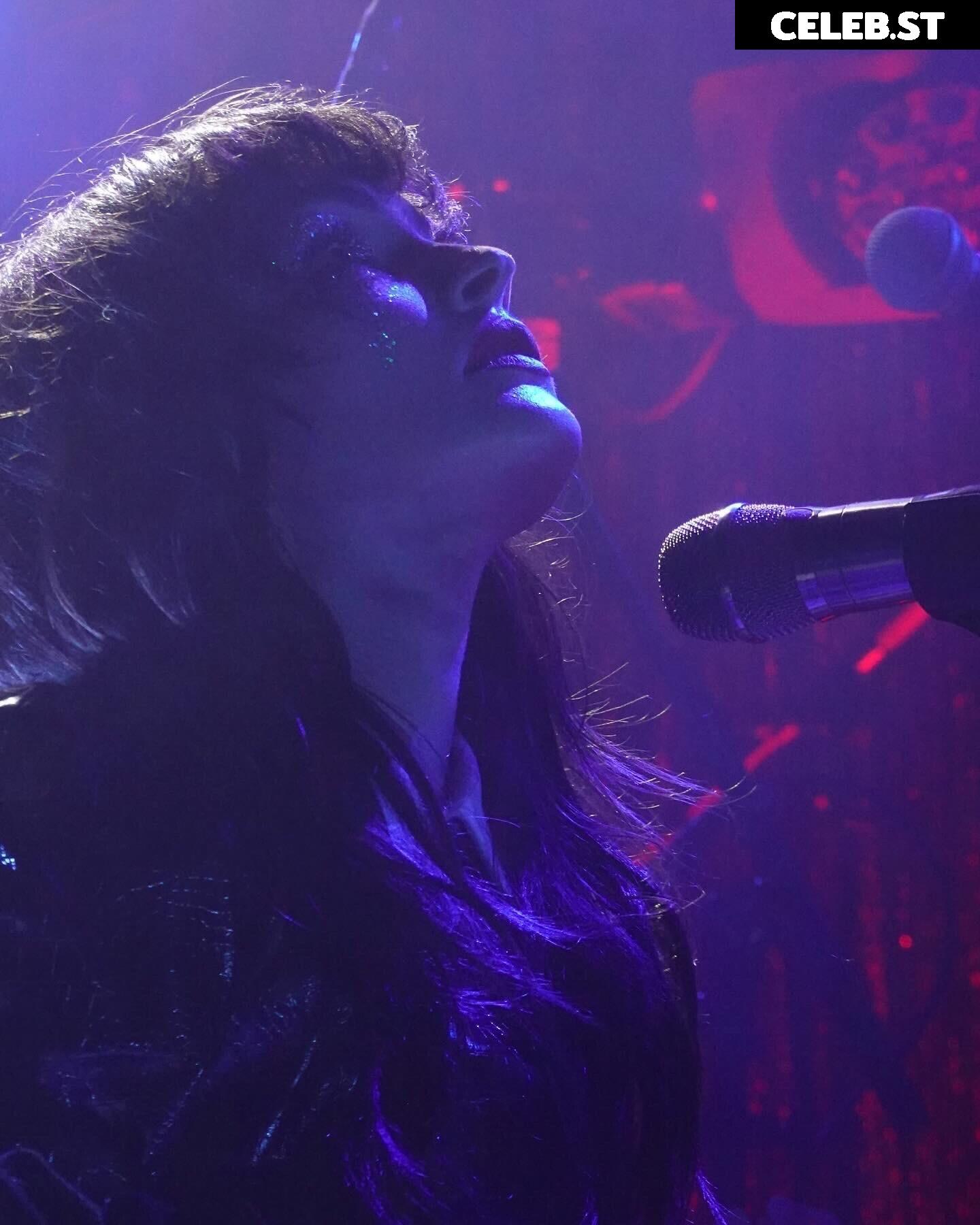 Lauren Mayberry (Singer) Image 4493959
