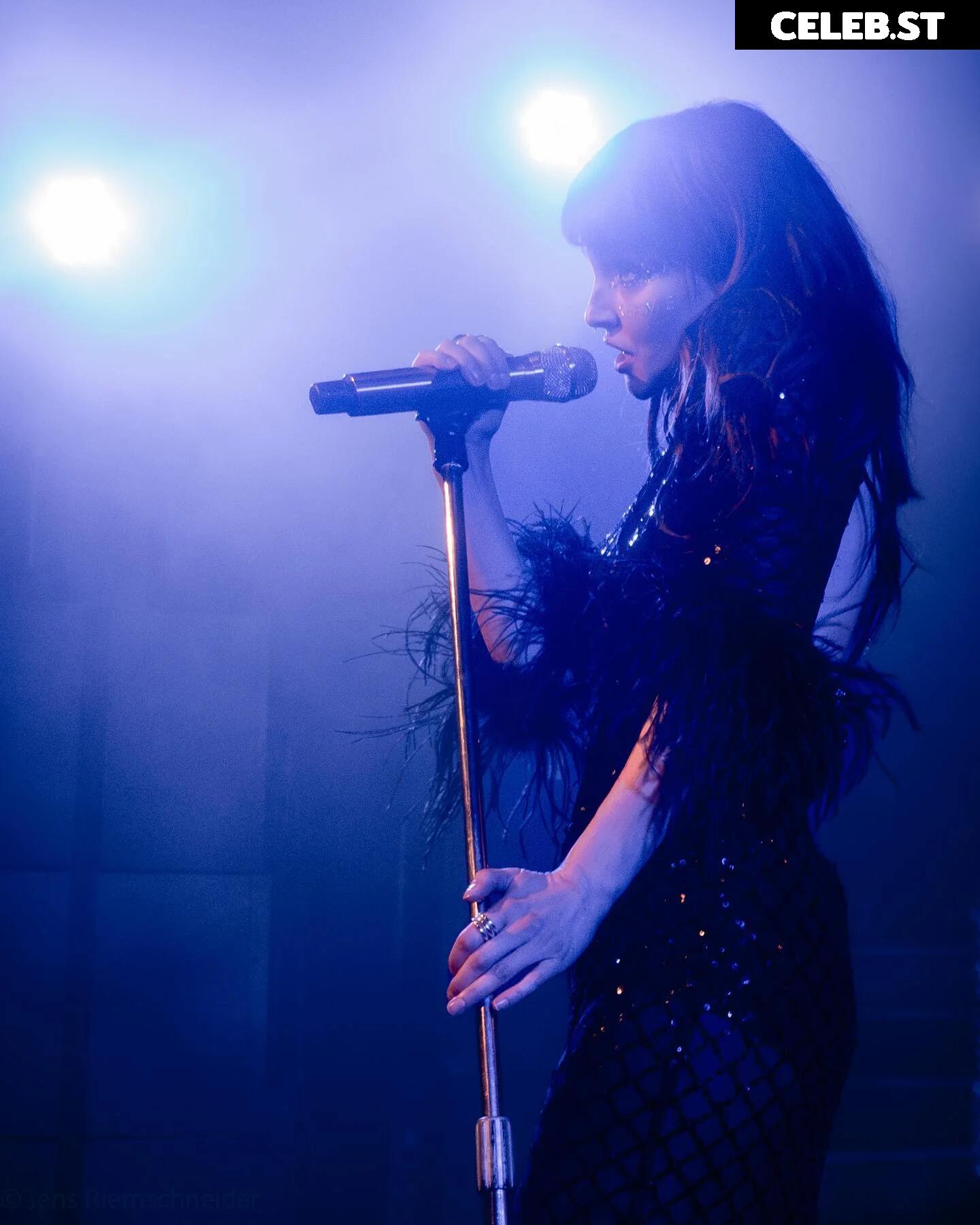 Lauren Mayberry (Singer) Image 4490869