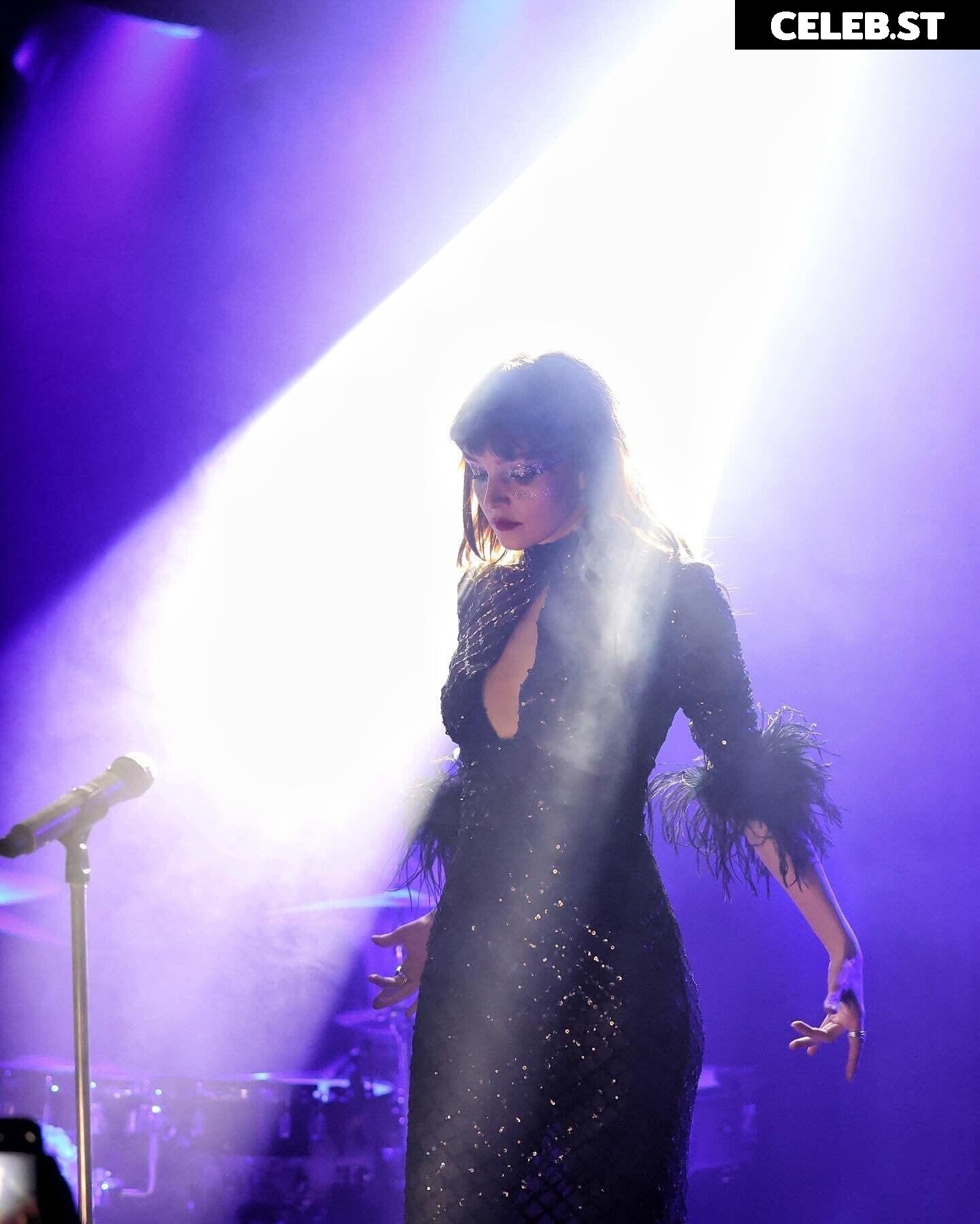 Lauren Mayberry (Singer) Image 4490751