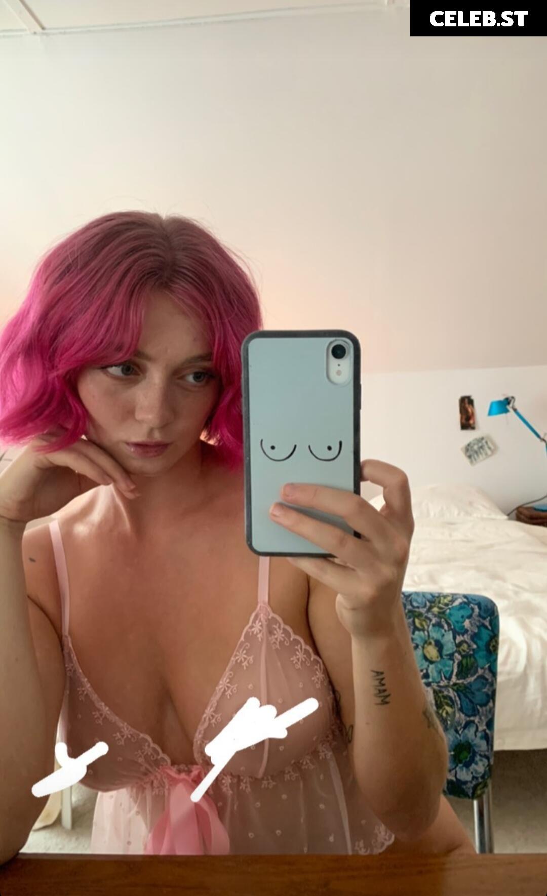 Natalie Vaughan-Graham Image 449916