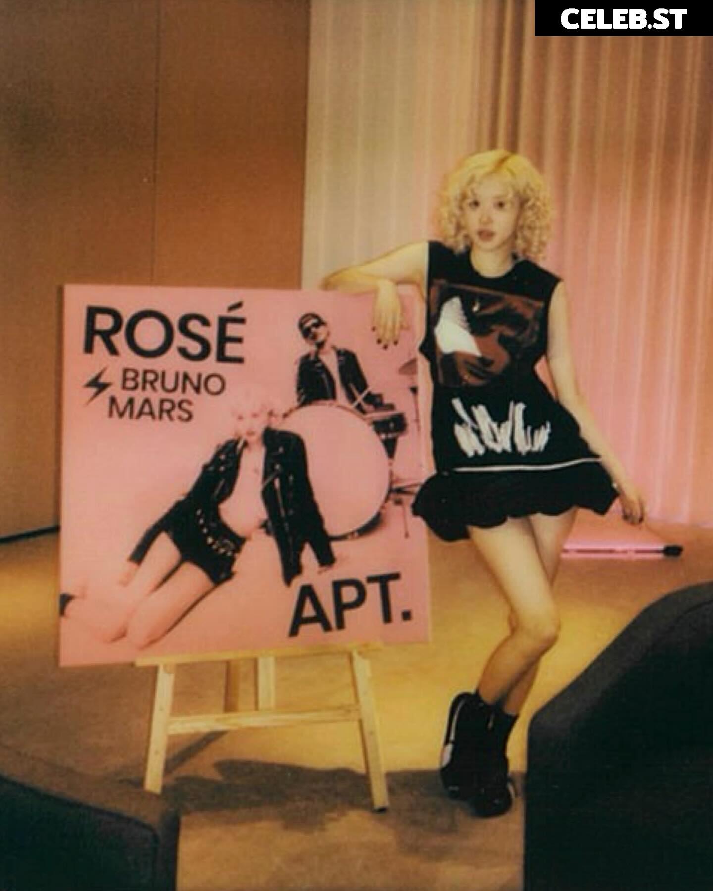 Rosé || Roseanne Park - BLΛƆKPIИK ( BLACKPINK ) Image 4498404