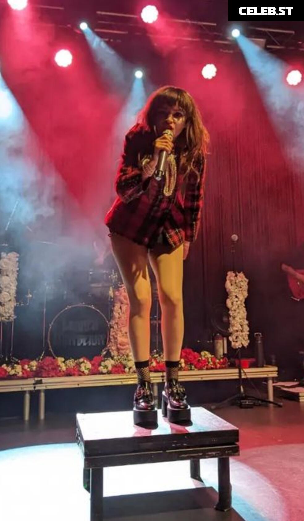 Lauren Mayberry (Singer) Image 4485888