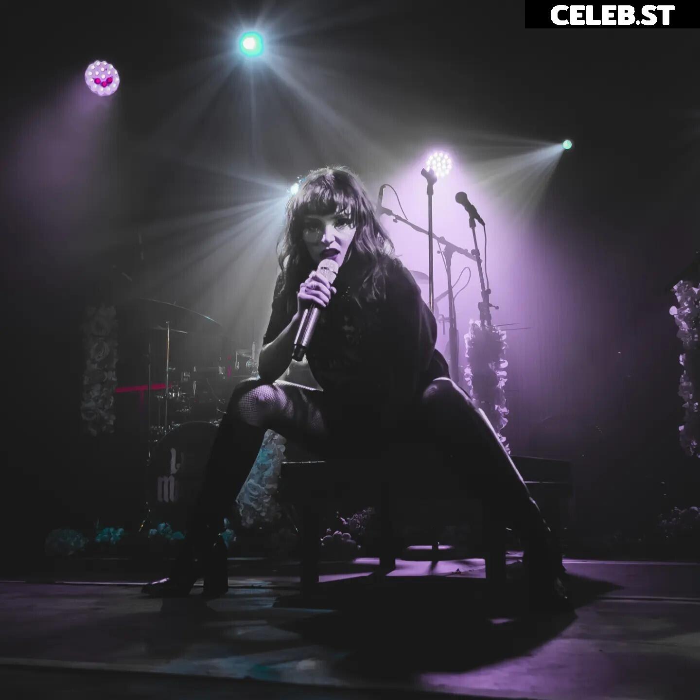 Lauren Mayberry (Singer) Image 4485197