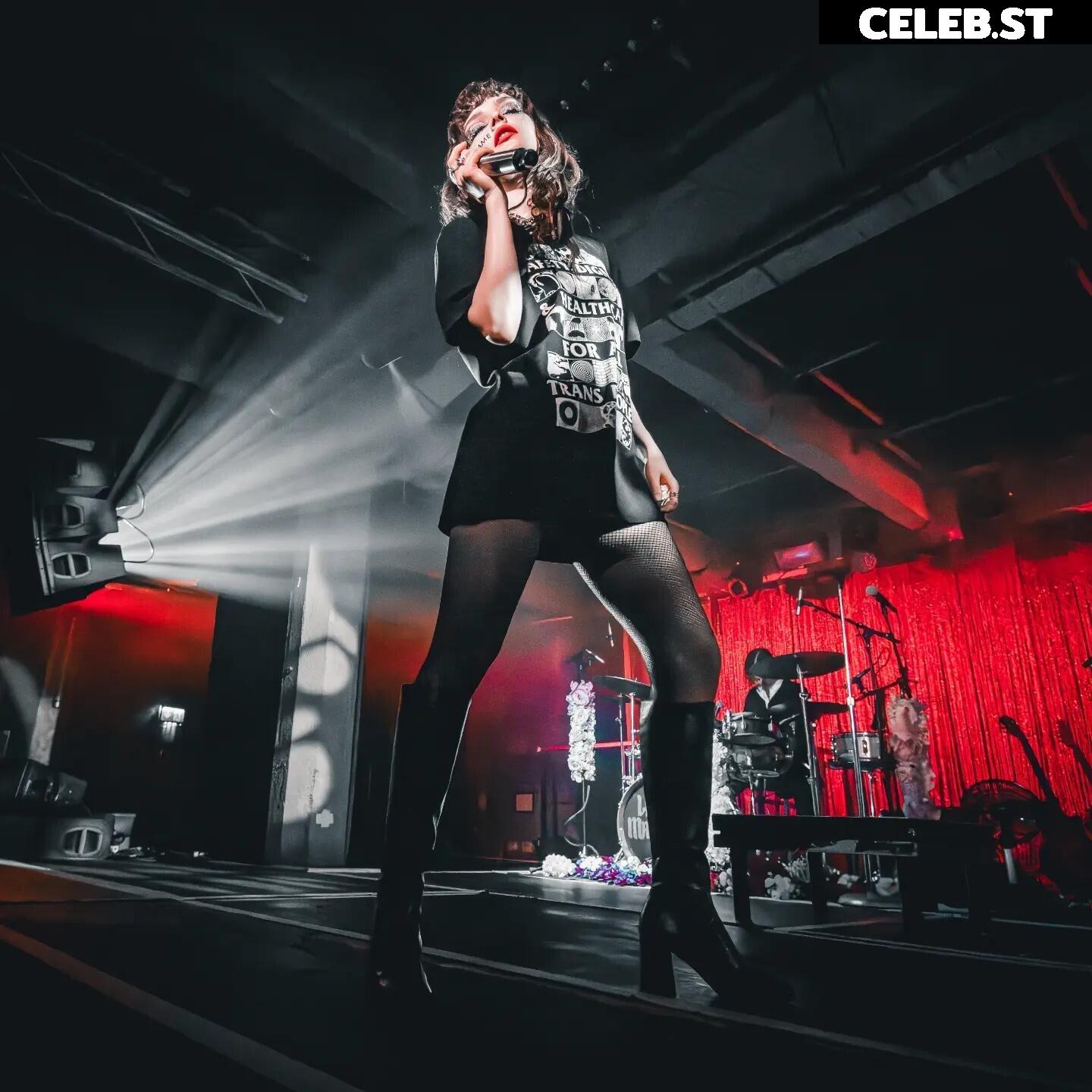 Lauren Mayberry (Singer) Image 4485222