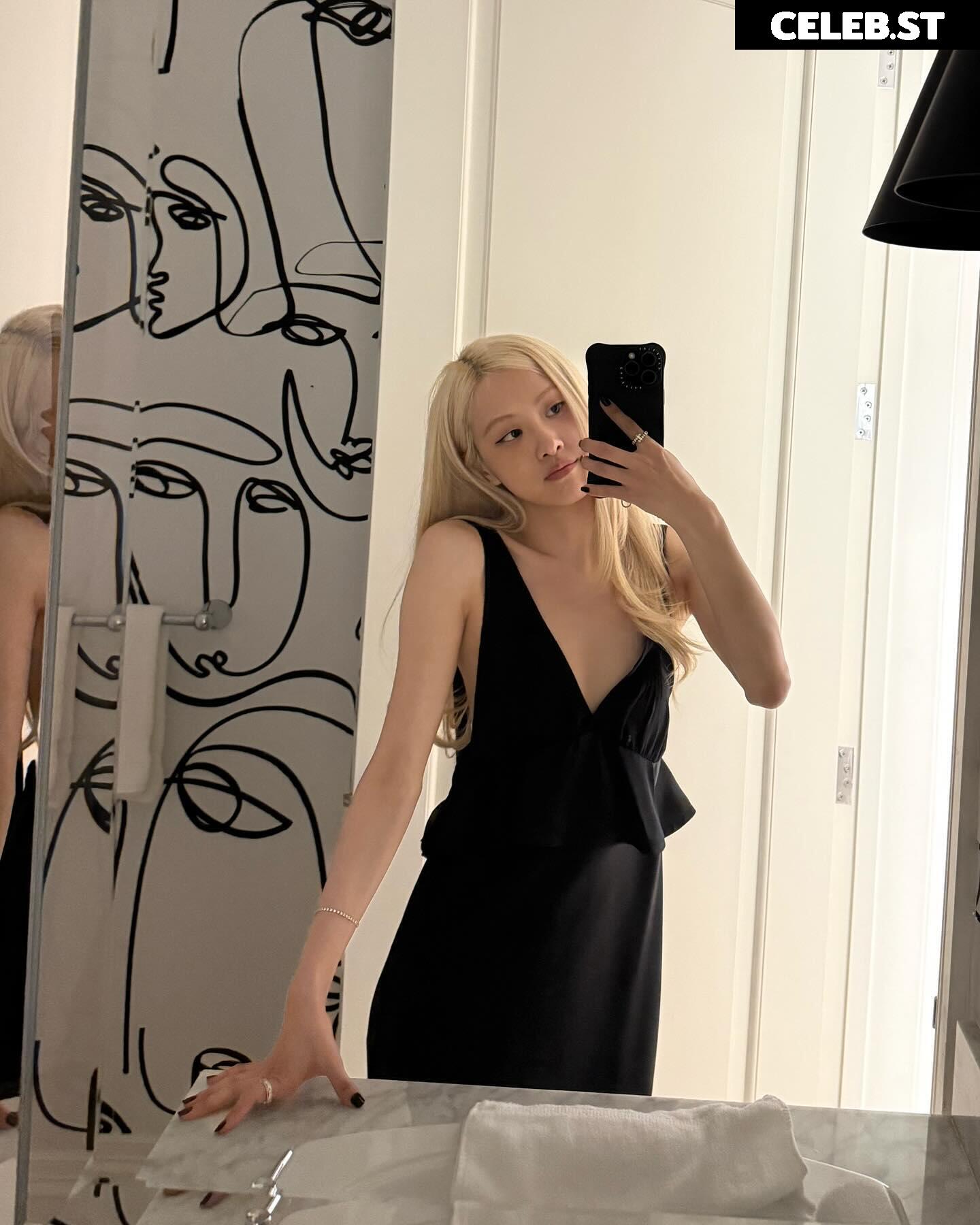Rosé || Roseanne Park - BLΛƆKPIИK ( BLACKPINK ) Image 4481486